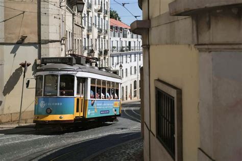 Morador de Lisboa dá vida nova a bondes históricos da cidade